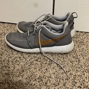 Nike roshes